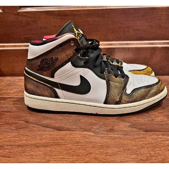Rare Nike Air Jordan 1 Mid SE GS Shoes - Picture 1 of 7